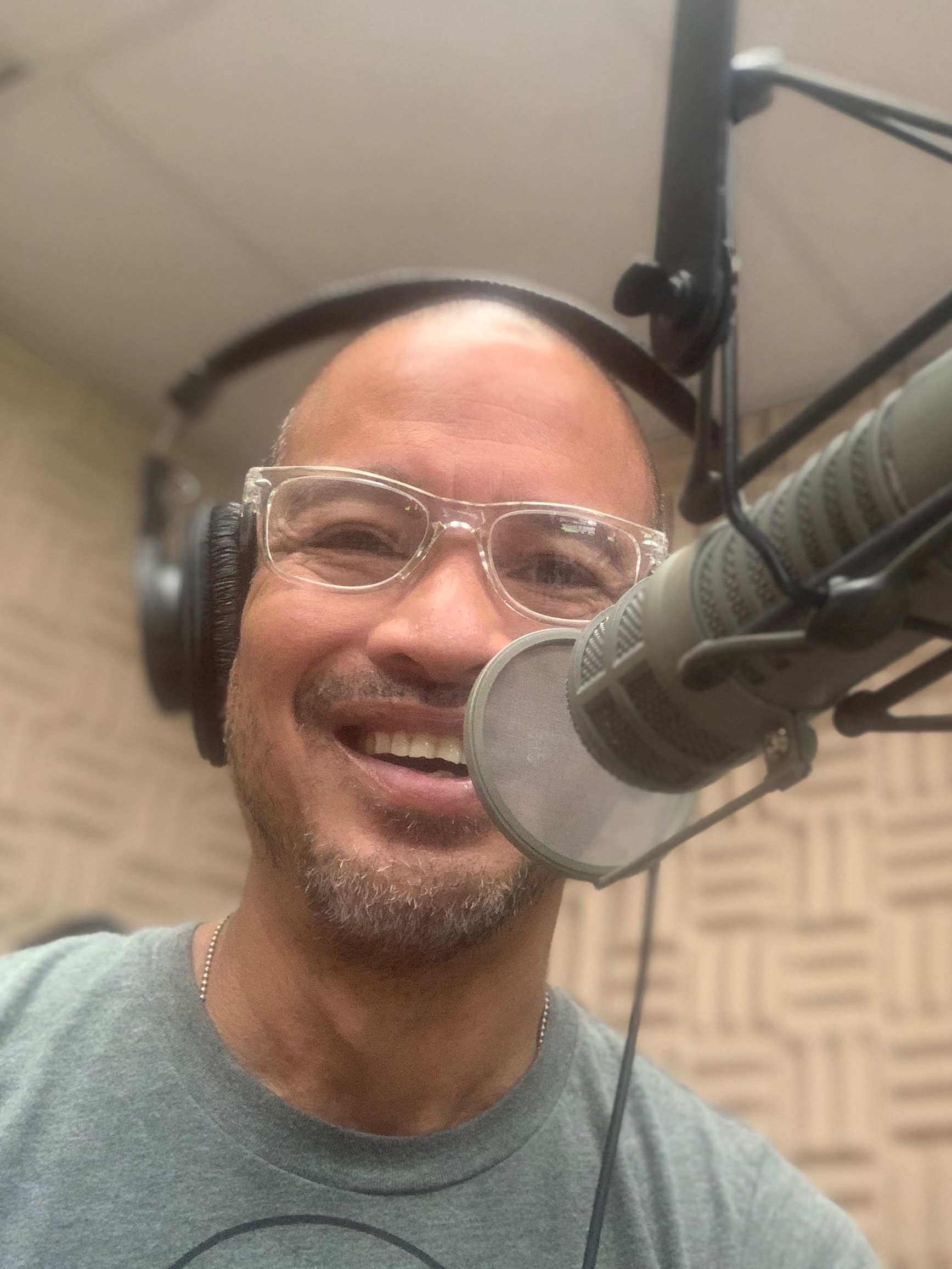 Eddie O at the Microphone